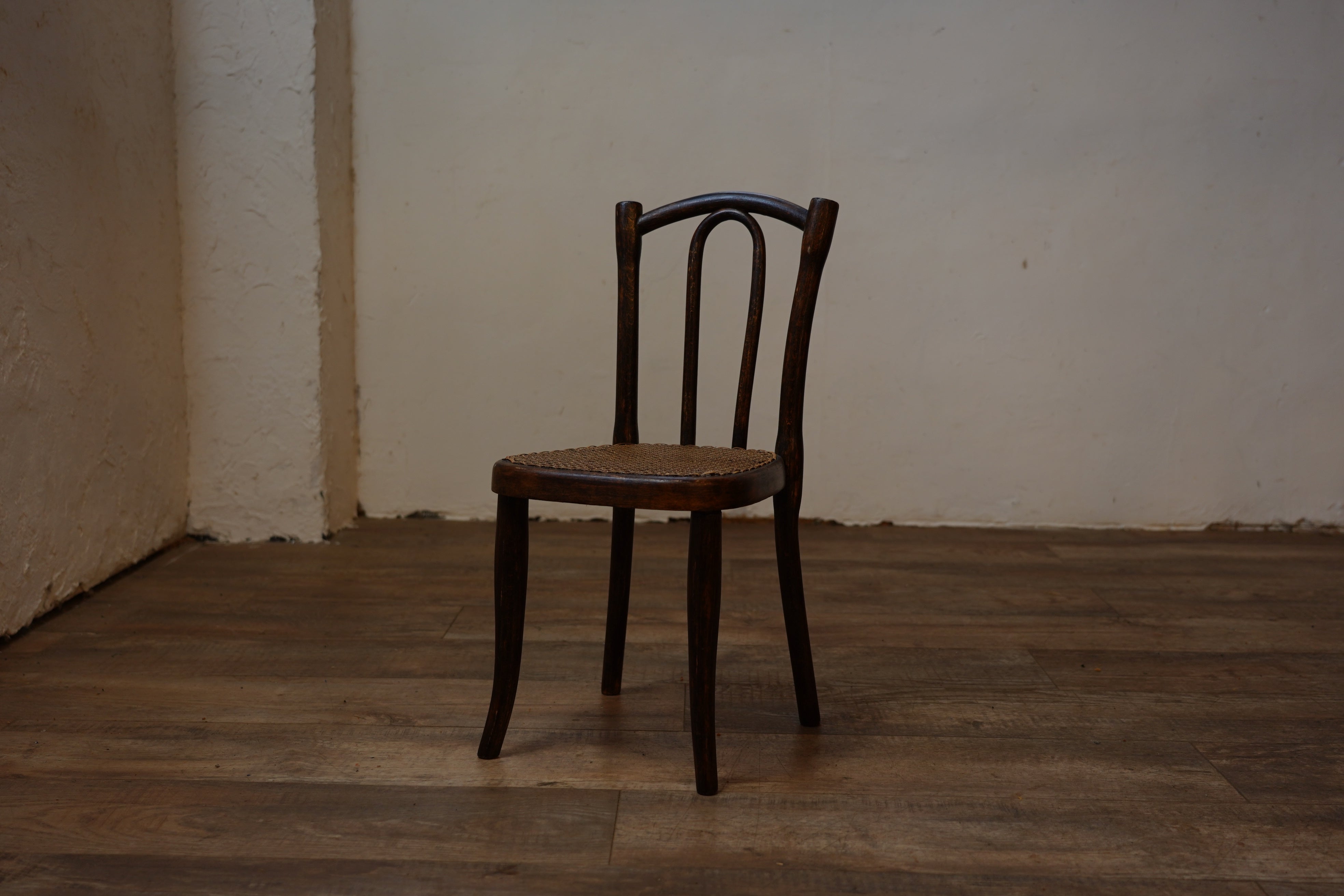 送料込 ⭐︎ アンティーク調 キッズチェアー ハイチェア ドールチェア DSC00784_bc97a0ac-99e5-40e1-