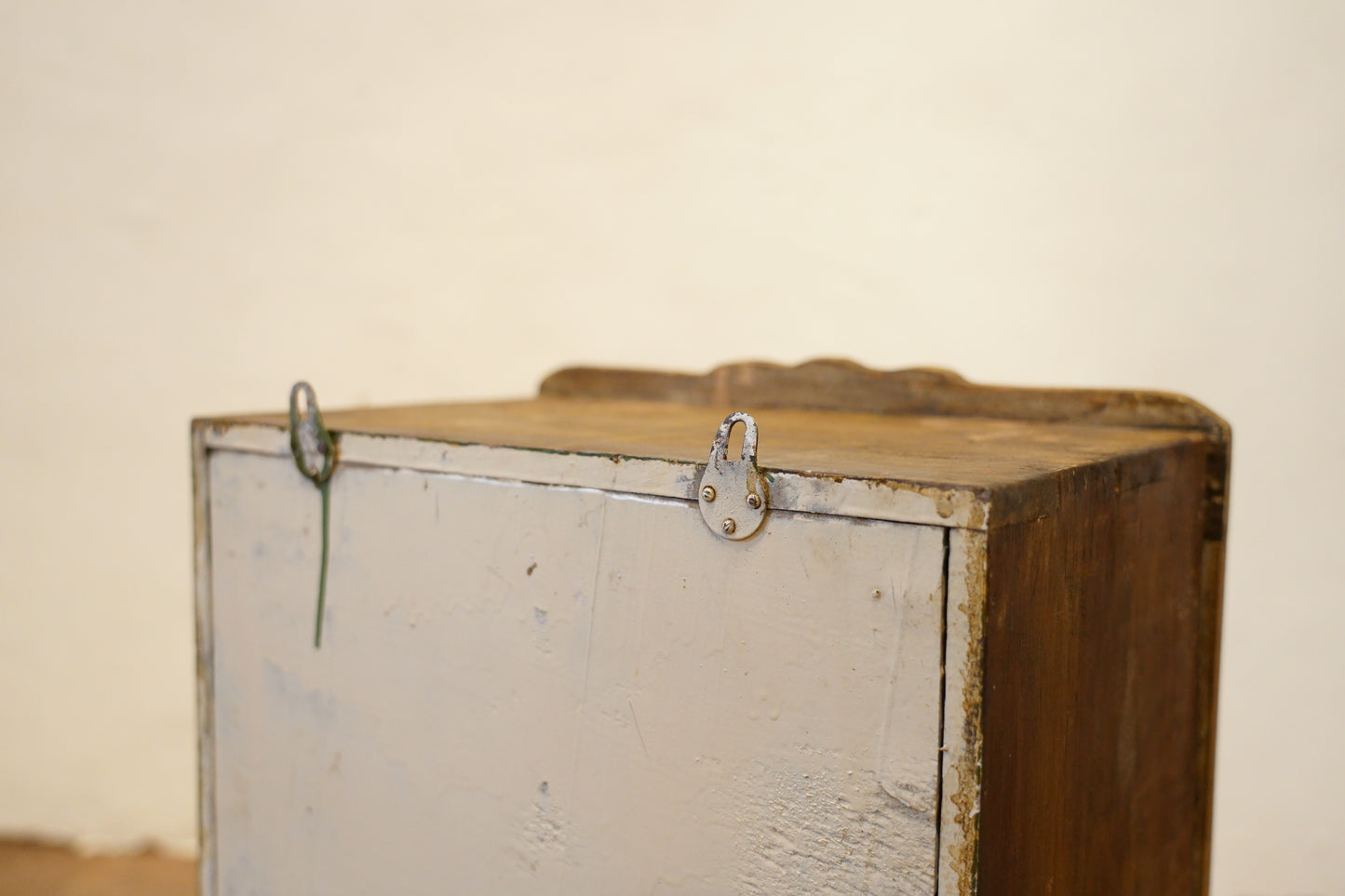 小さいキャビネット F313