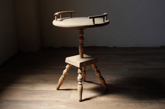 サイドテーブル F137