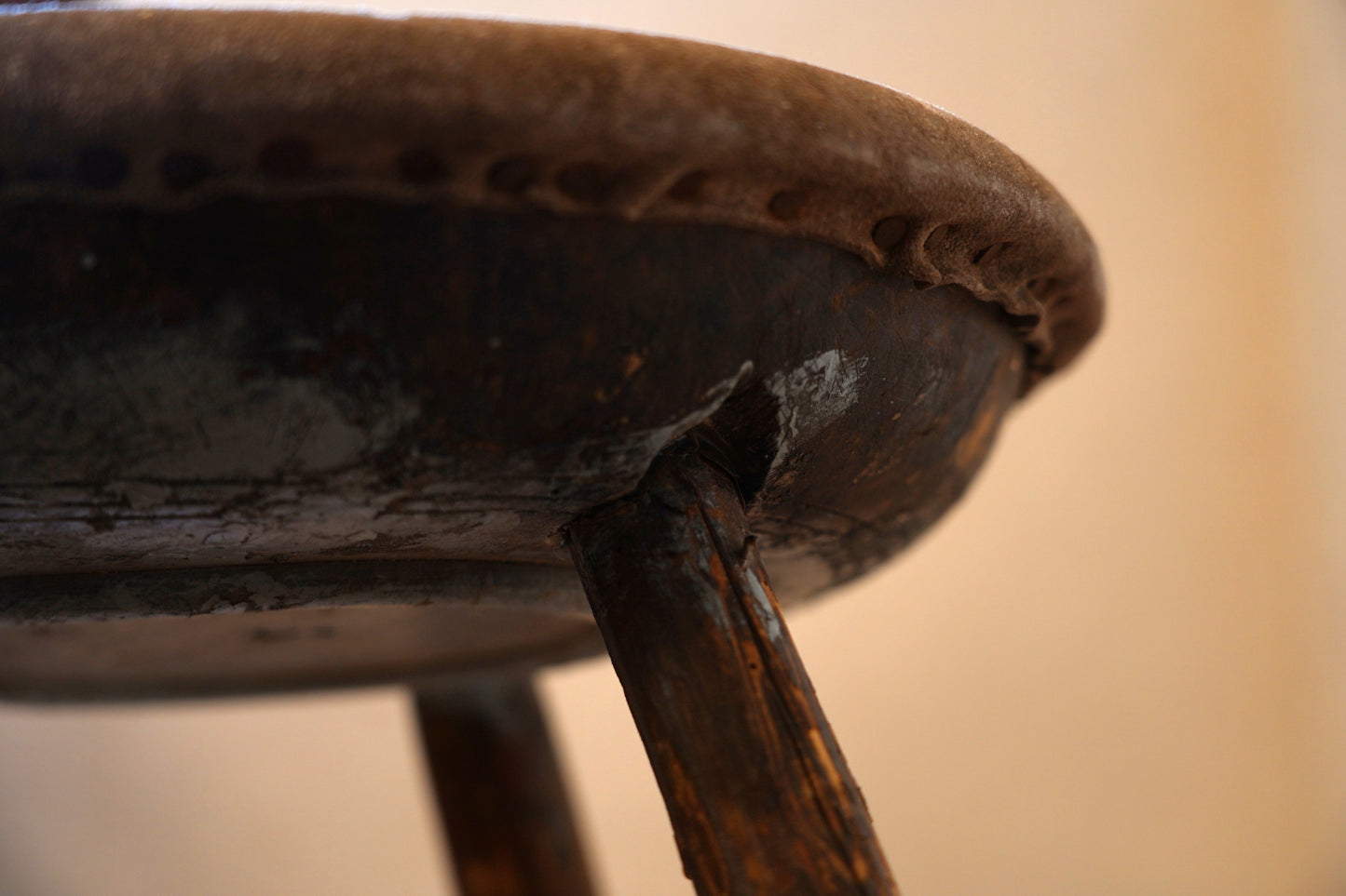 プリミティブレザースツール CF011