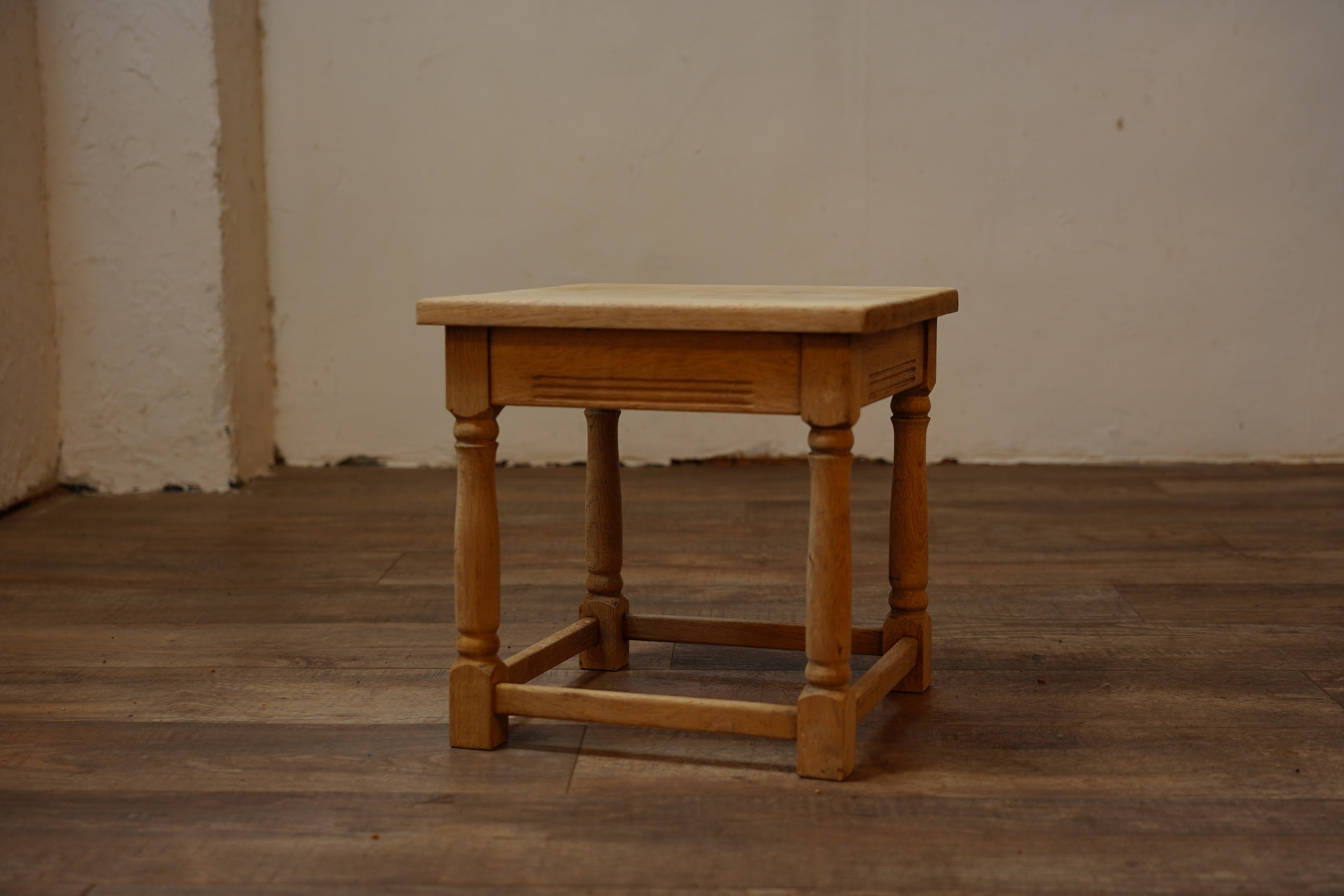 スツール F168 – 14e Online shop