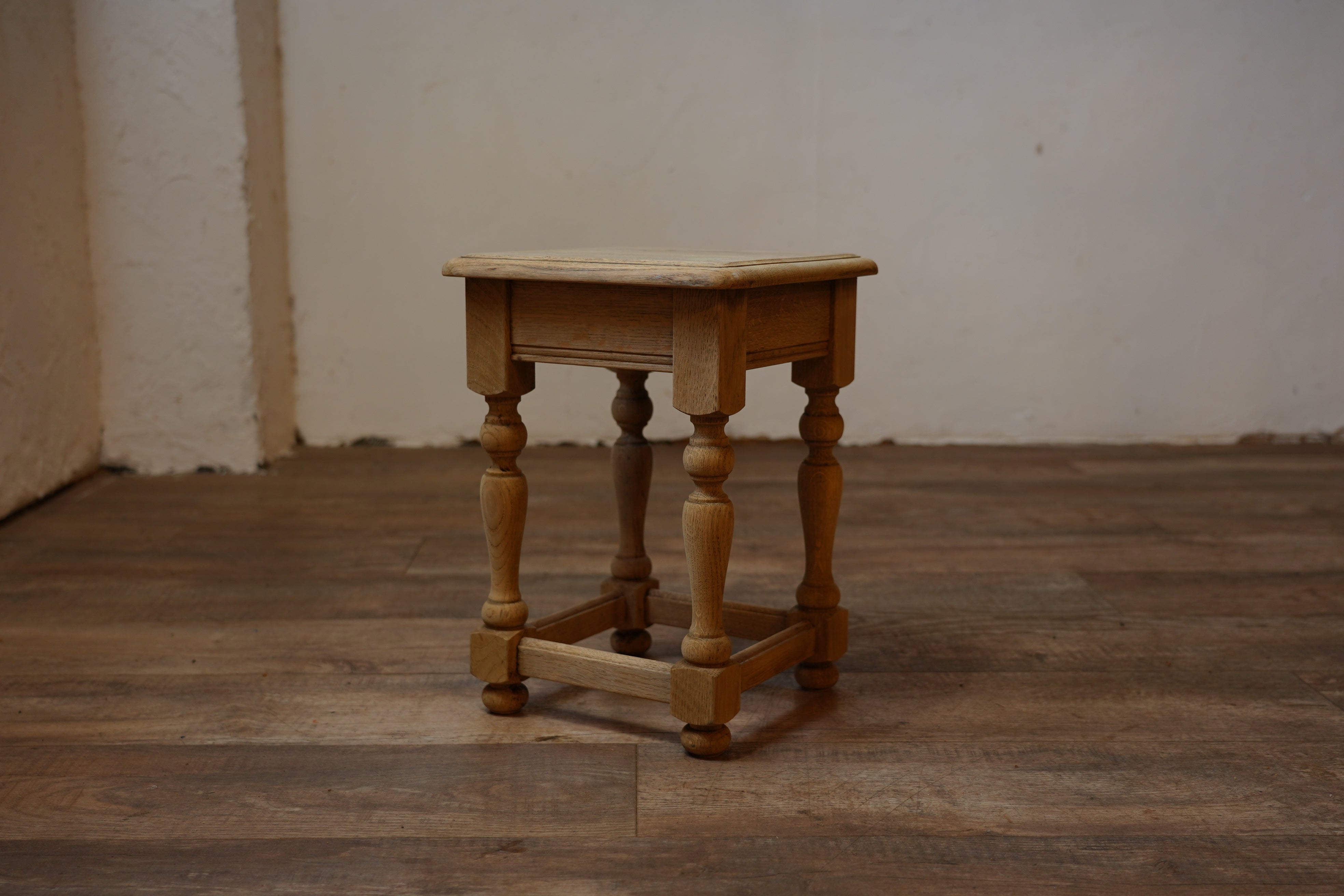 モカブラウンのレトロなスツール　古道具 楽天市場】【最大500円クーポン】 スツール 円形 ラウンド 木製