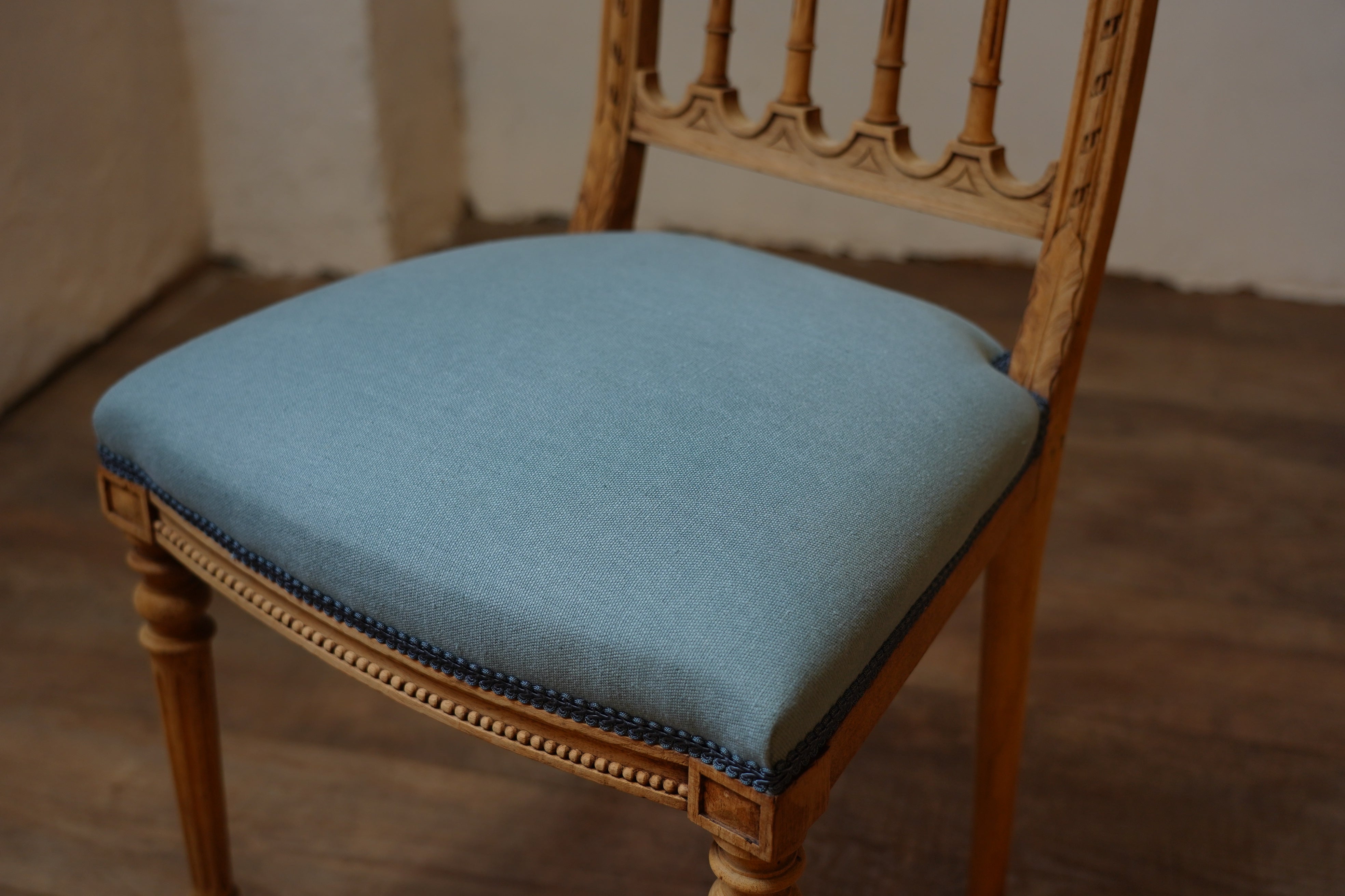 【フランスアンティーク①】ルイ16世様式 華麗ストライプ織物張 メダリオンチェア フランスアンティーク②】ルイ16世様式 華麗ストライプ織物張