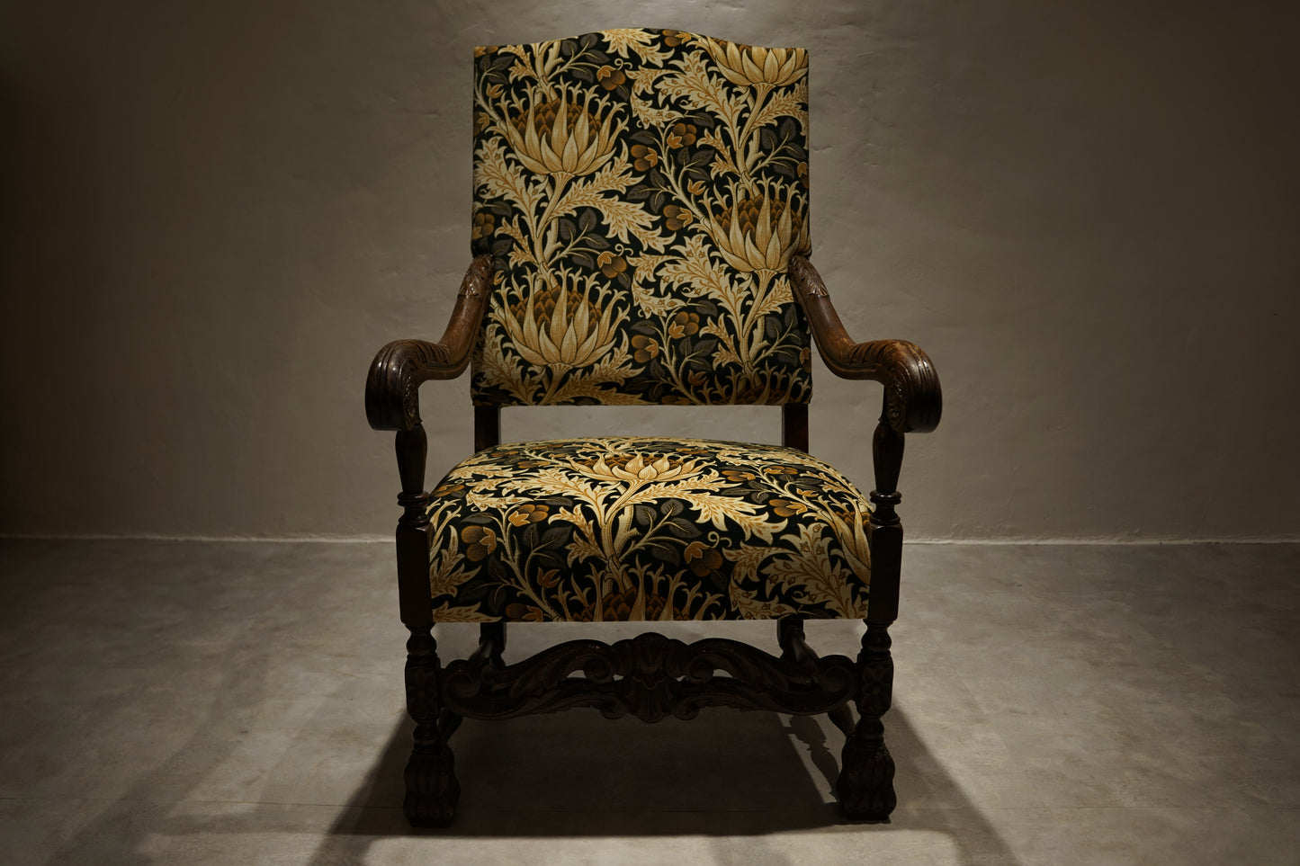 イギリスアンティーク  アームチェア ジャコビアン様式　William Morris　C104