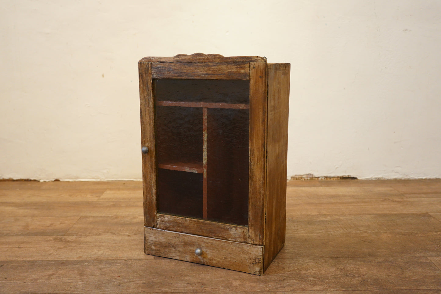 小さいキャビネット　F313