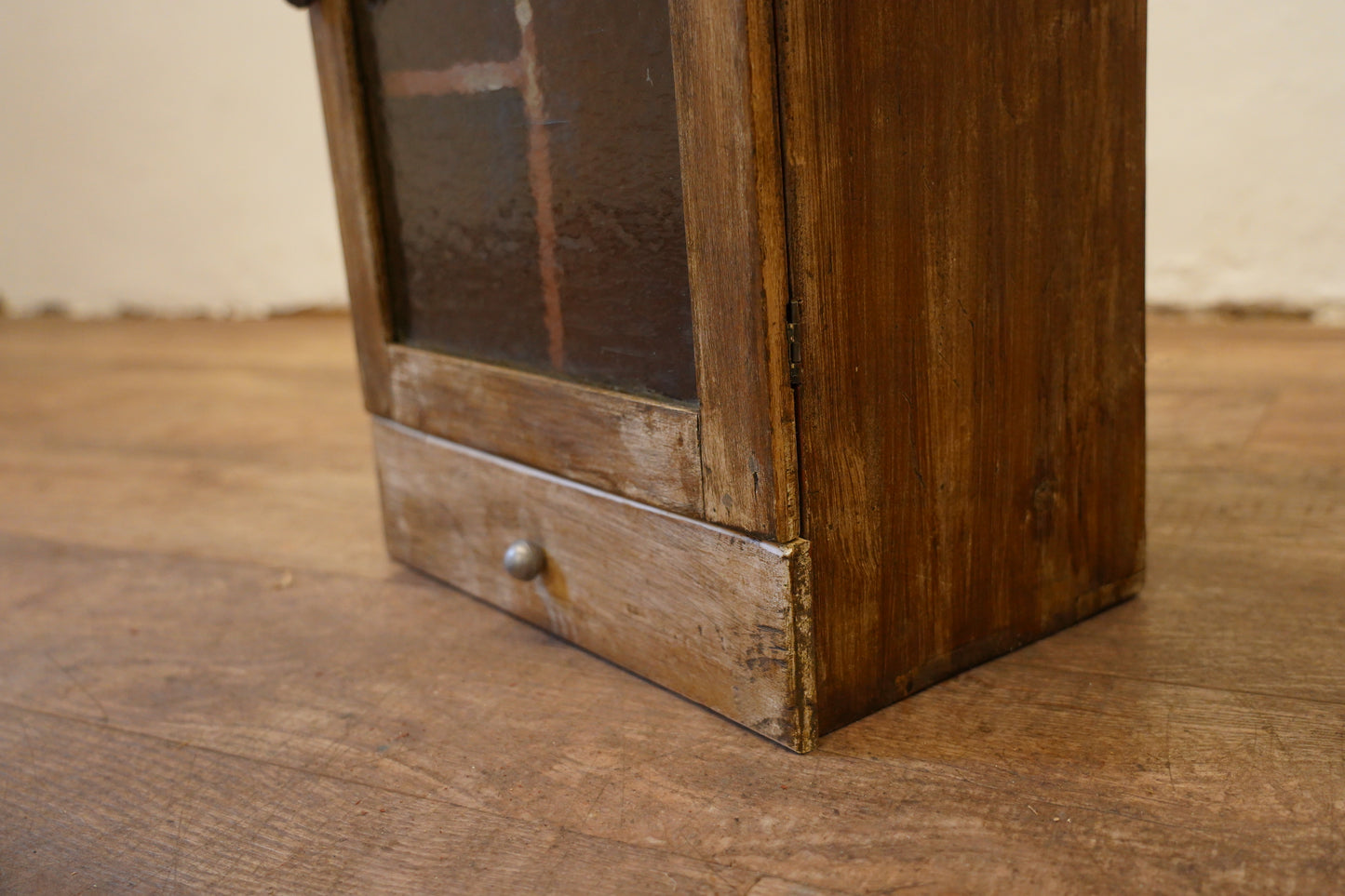 小さいキャビネット　F313