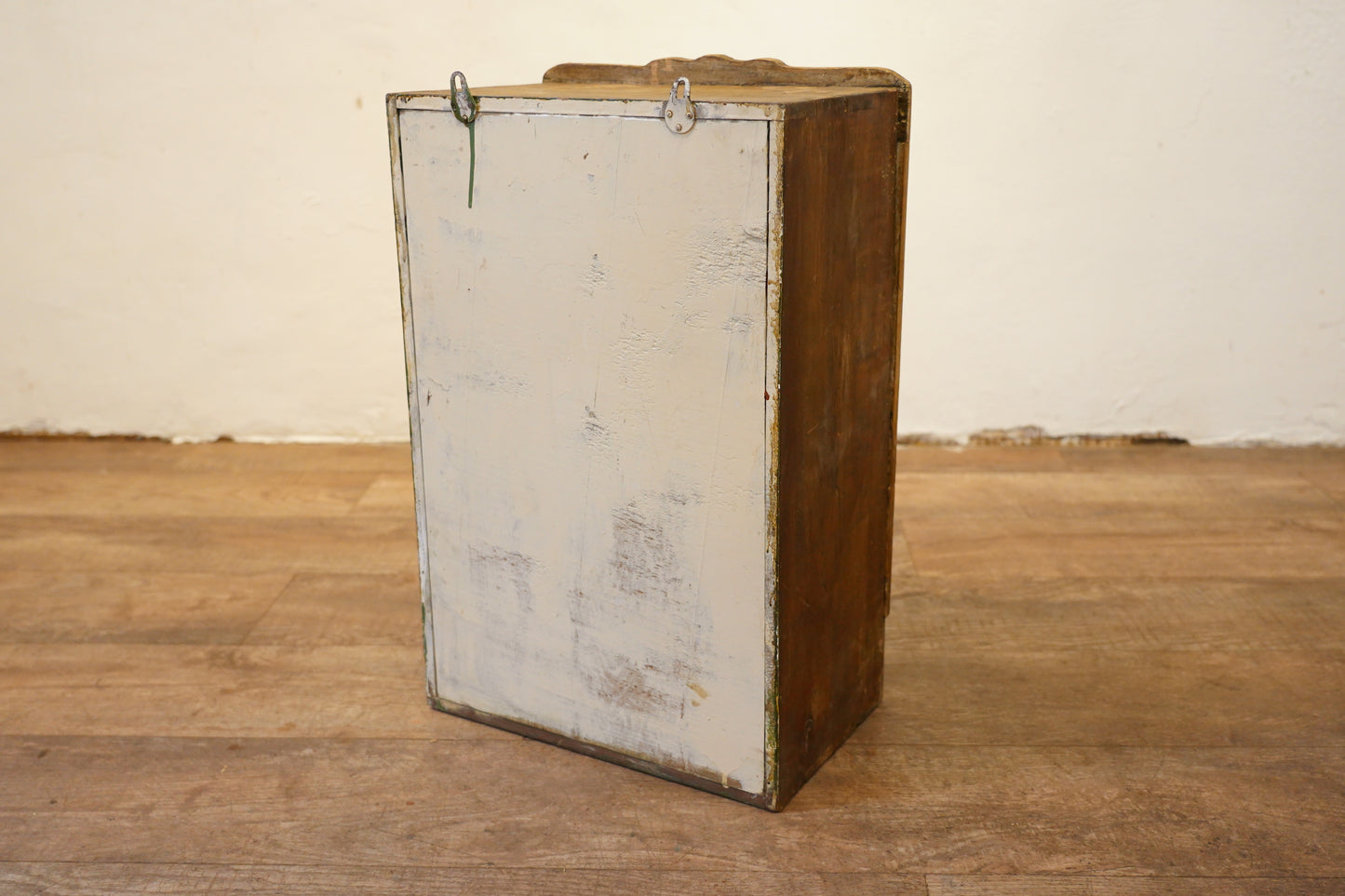 小さいキャビネット　F313