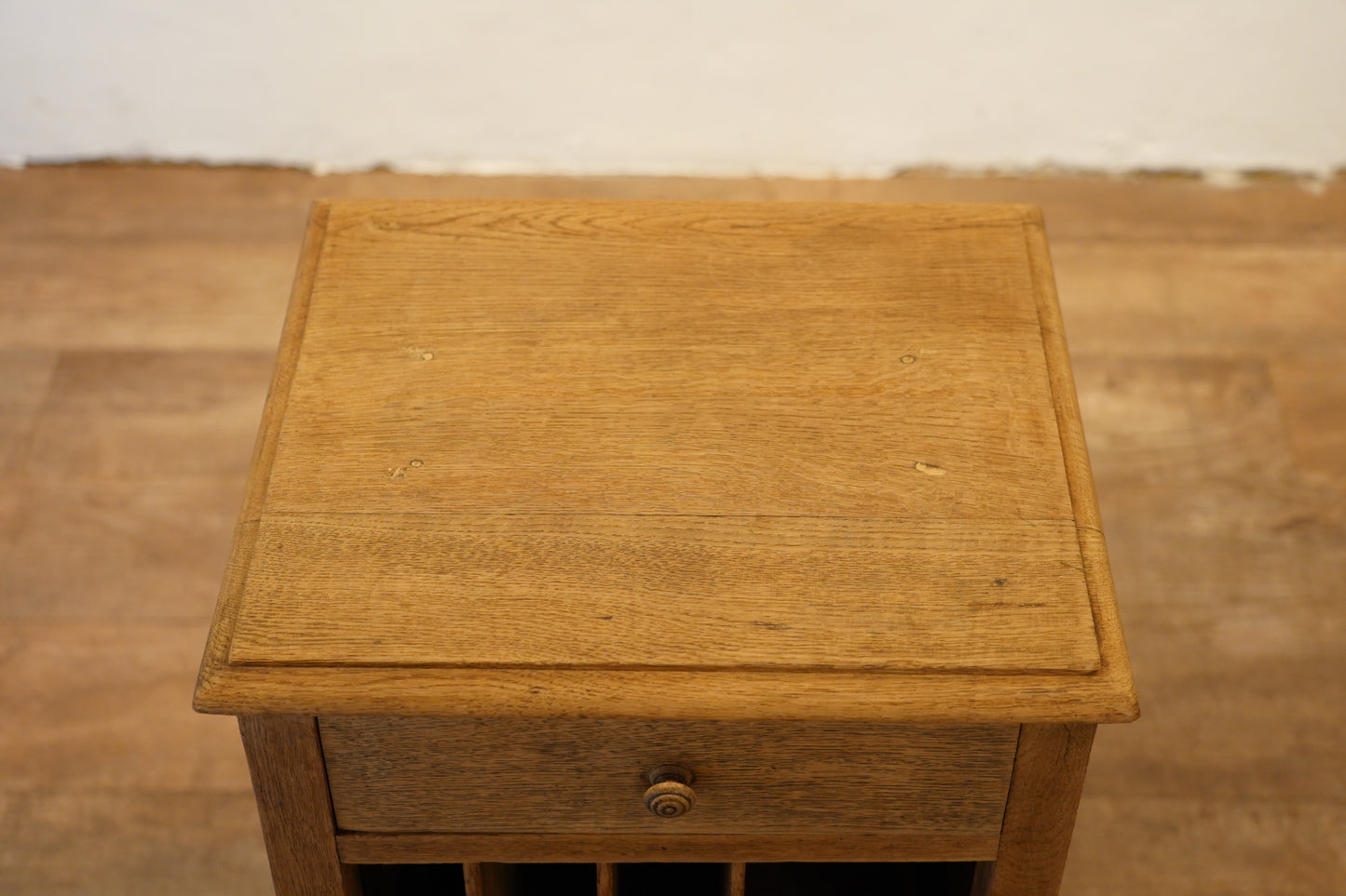 レコード棚　F322