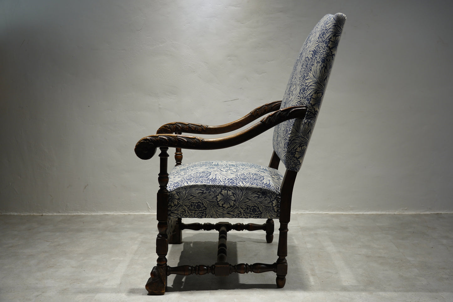 イギリスアンティーク  アームチェア ジャコビアン様式　C133
