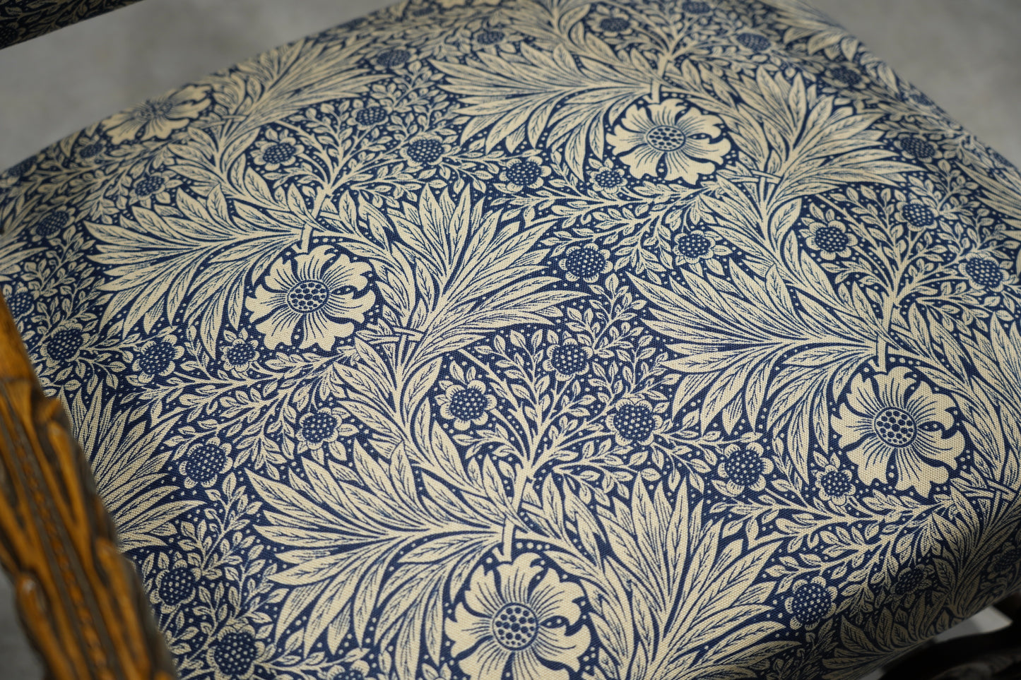 イギリスアンティーク  アームチェア ジャコビアン様式　C133