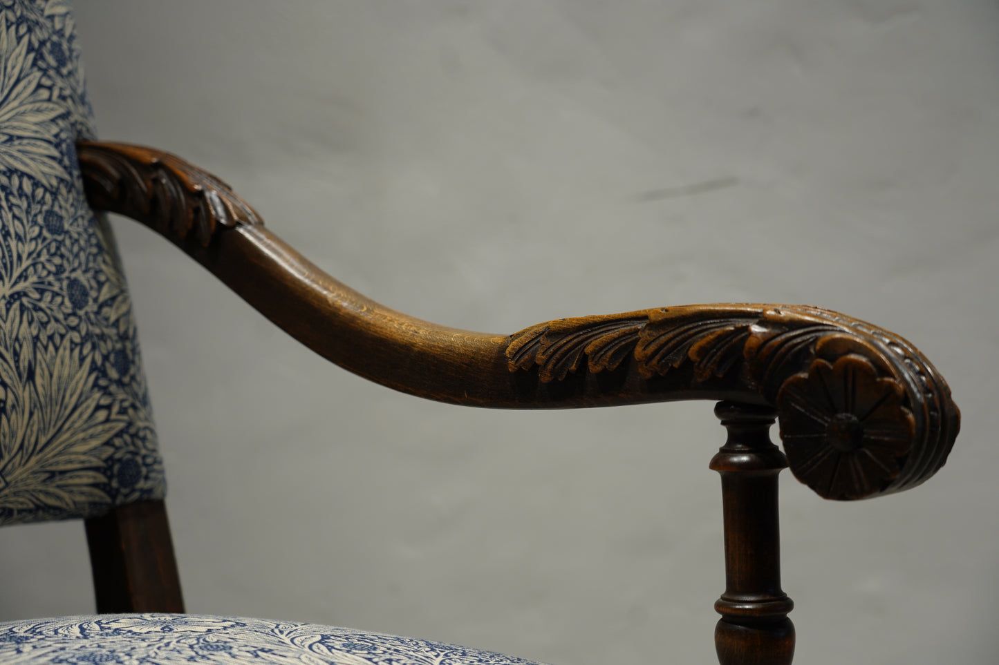 イギリスアンティーク  アームチェア ジャコビアン様式　C133