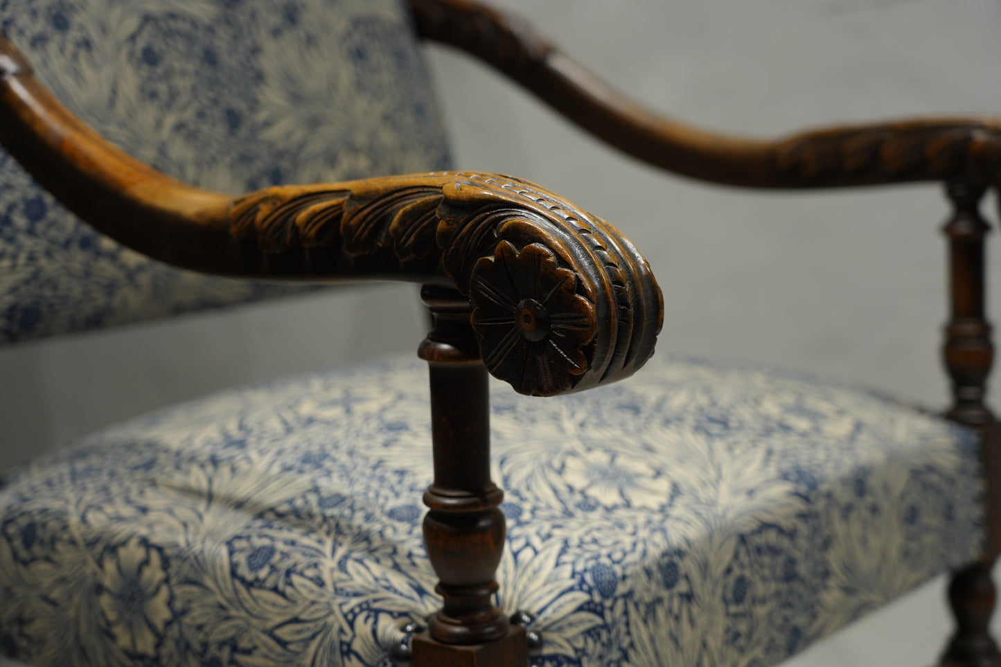 イギリスアンティーク  アームチェア ジャコビアン様式　C133