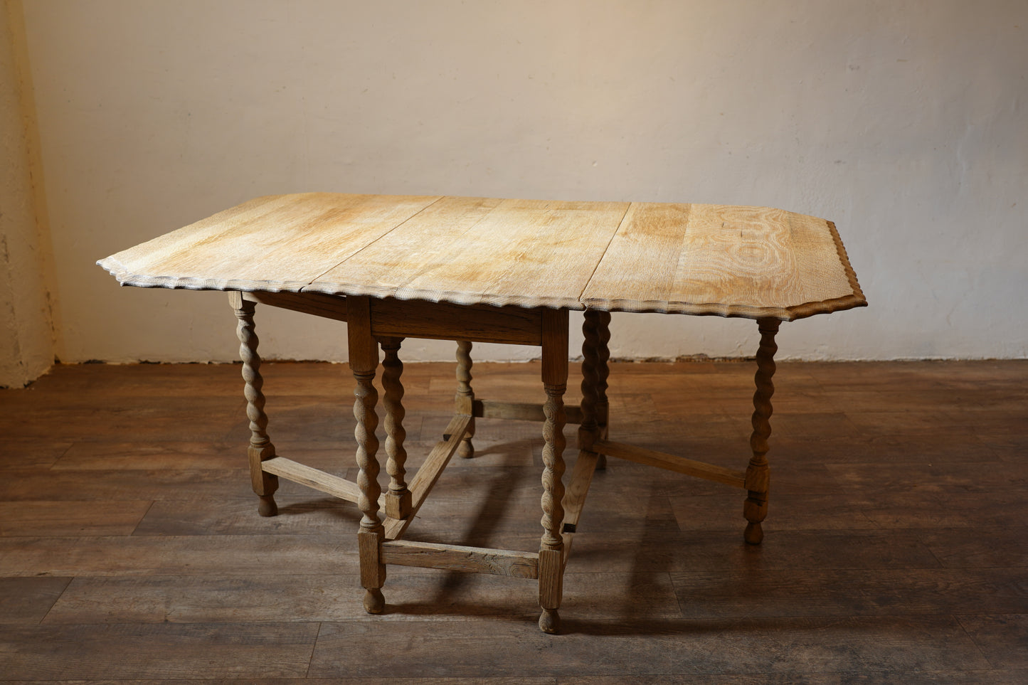 ゲートレッグダイニングテーブル　F374