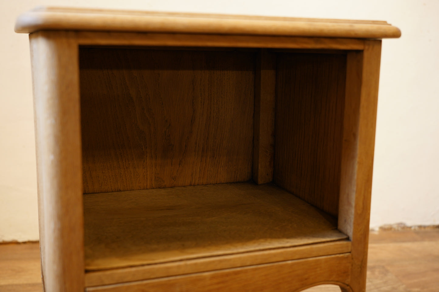 ナイトキャビネット　F376