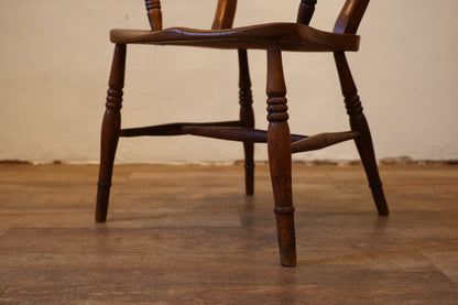 アームチェア　F384