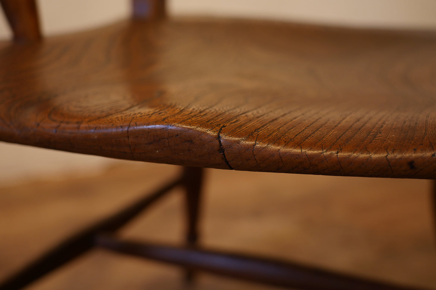 アームチェア　F384