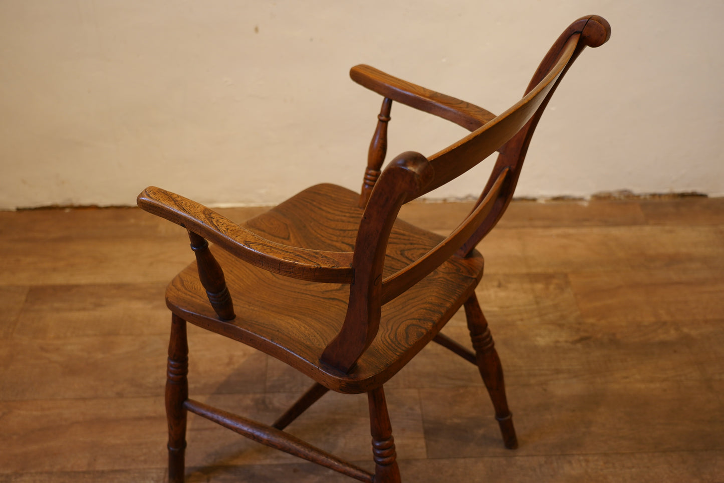 アームチェア　F384