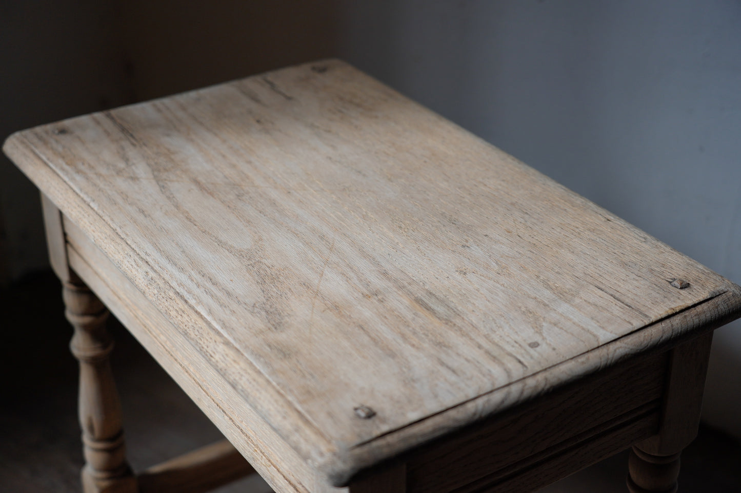 サイドテーブル　F401