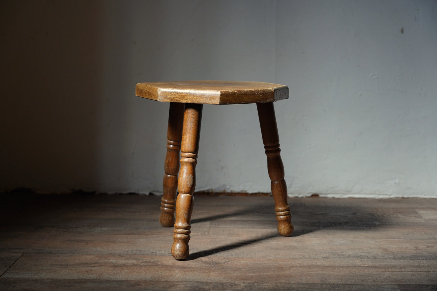 オクトゴナル　スツール　F404