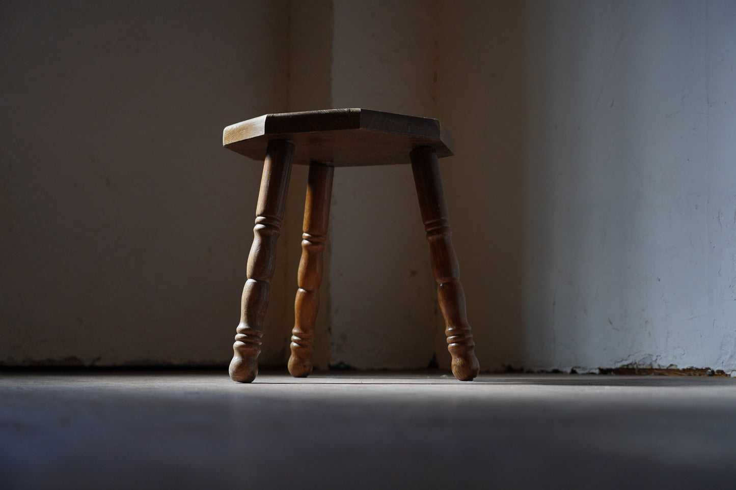 オクトゴナル　スツール　F404